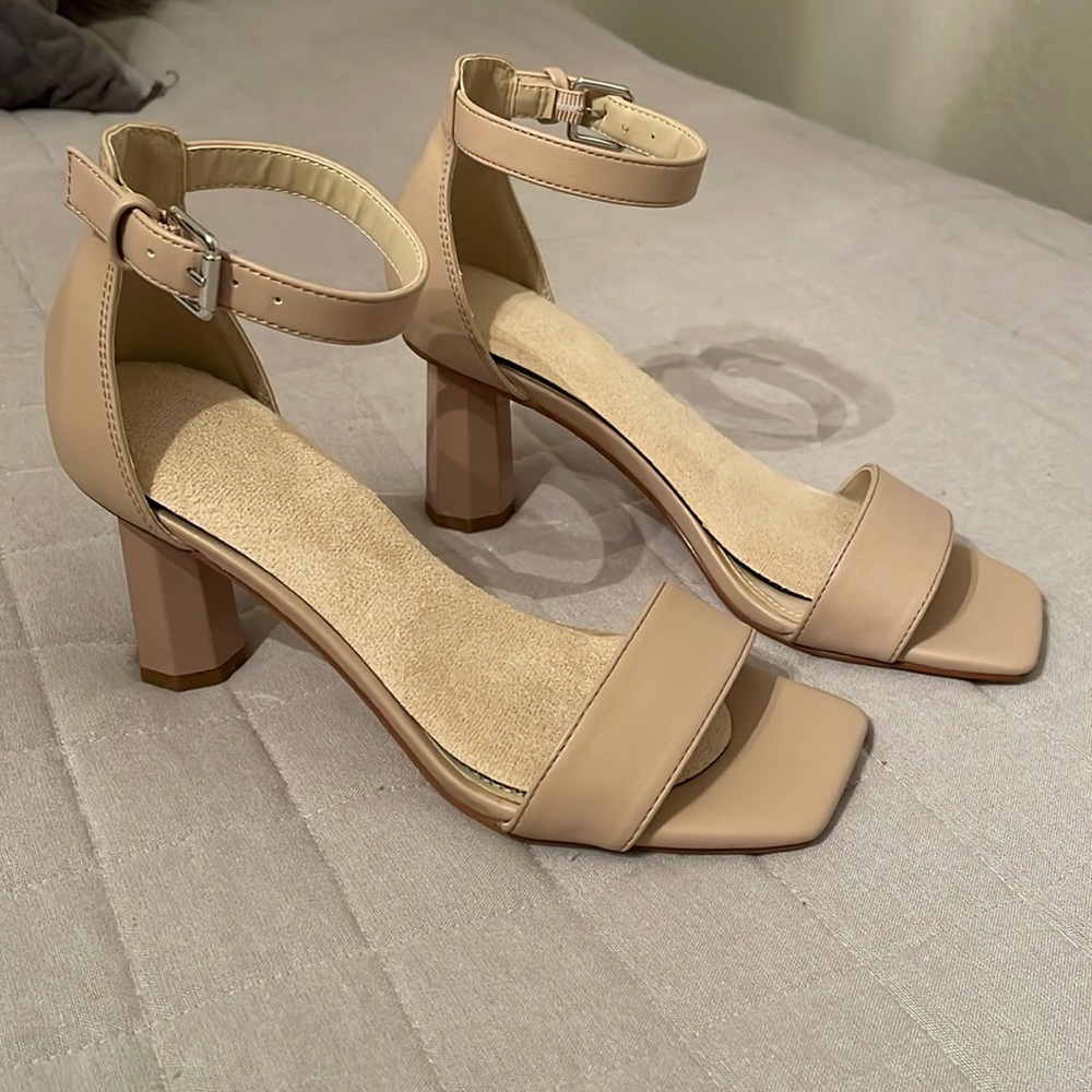 Nude ankle strap pumps